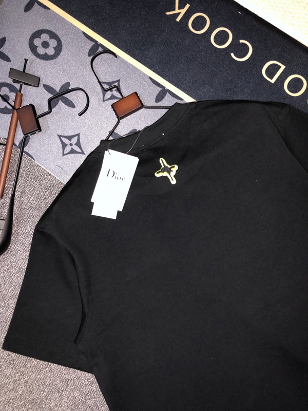 ブランドTシャツ着用イメージ